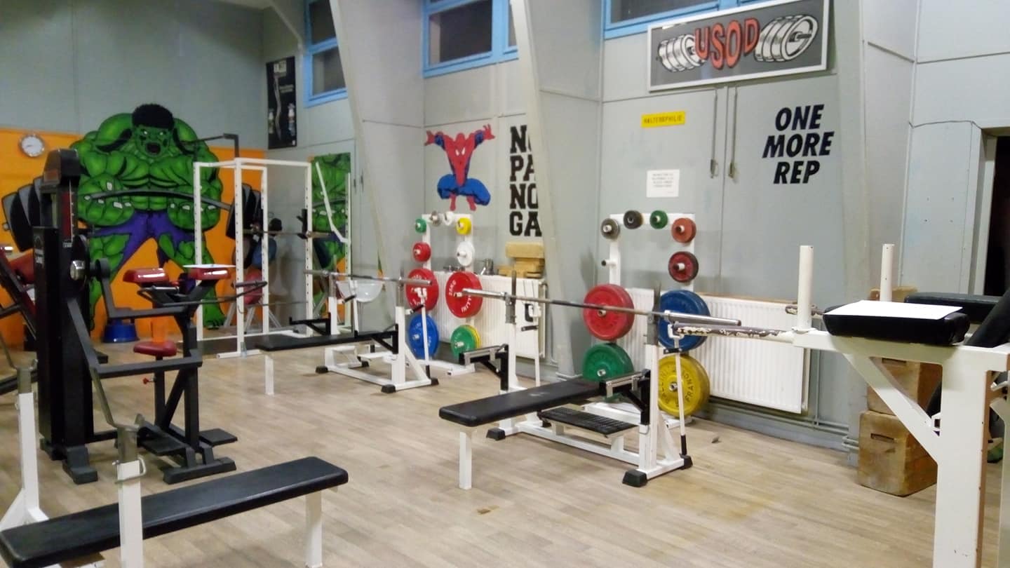 Vue intérieure de la salle de musculation USOD avec équipements professionnels